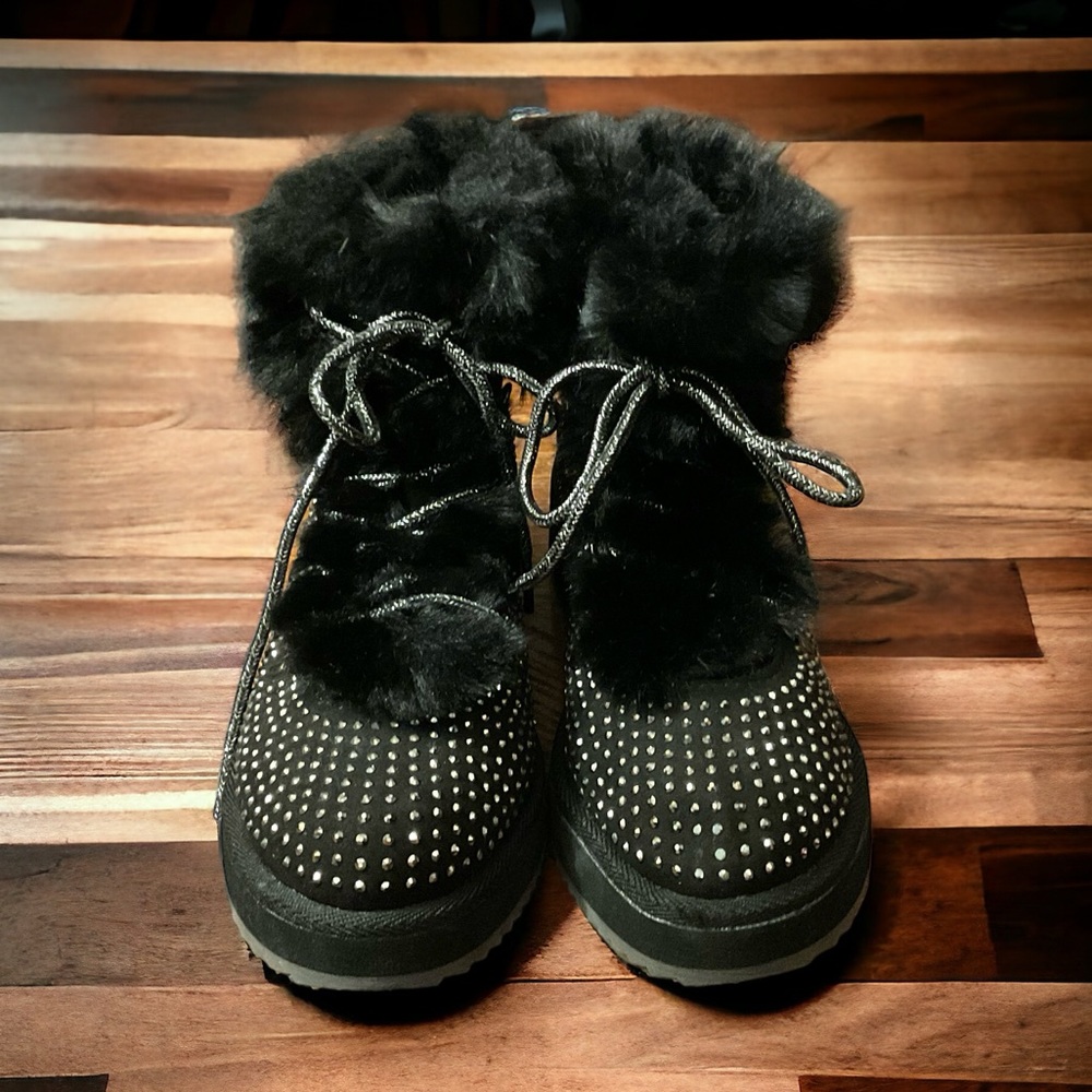 Blingy Rhinestone & Silver Hardware Fur Lined Cozy Wedge Heel Lace Up Boots!